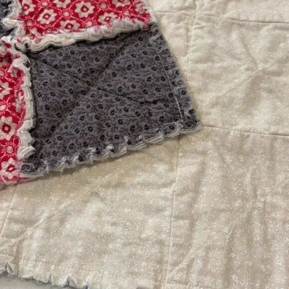 NWOT Distressed handmade floral baby blanket - Picture 6 of 7